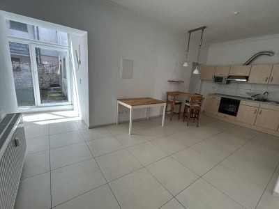 * Alte Neustadt, 2,5-Zimmer-EG-Wohnung mit Terrasse *