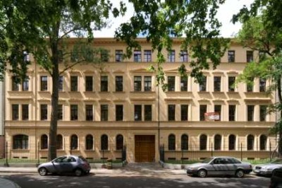 Sonnige 3R-Wohnung mit Balkon! Ruhige Lage, 8 Gehminuten zur Innenstadt und perfekt für Eigennutzer!