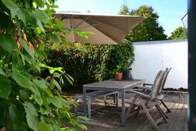 Esslingen-Oberesslingen: Moderne Doppelhaushälfte (Niedrigenergiebauweise)