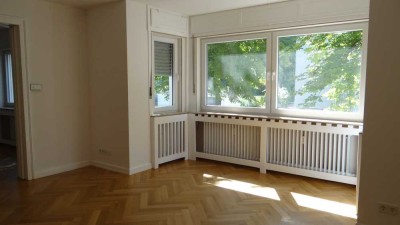Sanierte Altbauwohnung mit Terrasse: ansprechende 3-Z-Hochparterre-Wohnung in Saarbrücken