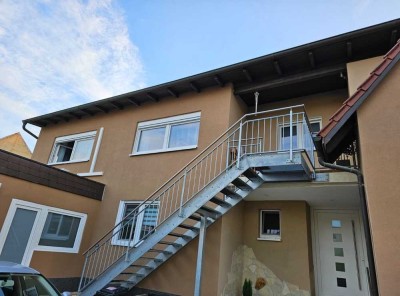 Neuwertige Wohnung mit drei Zimmern und Balkon in Gondelsheim