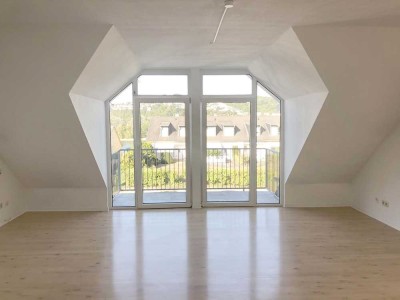 Gepflegte 3-Zimmer-DG-Wohnung mit Balkon und Einbauküche in Koblenz