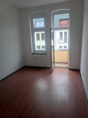 3 Zimmer mit Balkon