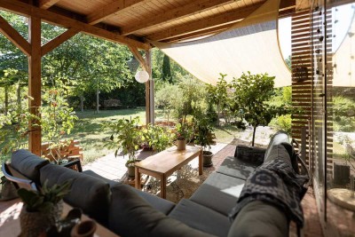Villa mit wildromantischem Garten