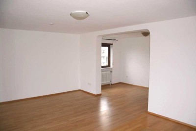 Modernisierte 3,5-Zimmer-Wohnung mit Balkon und EBK in Eppelheim