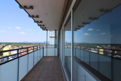 Frisch renovierte Eigentumswohnung in 11. Etage mit Blick über Viernheim