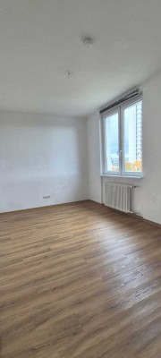 7375 - Renovierte 4-Zimmerwohnung mit Balkon und Tageslichtbad nähe Günther-Klotz-Anlage!