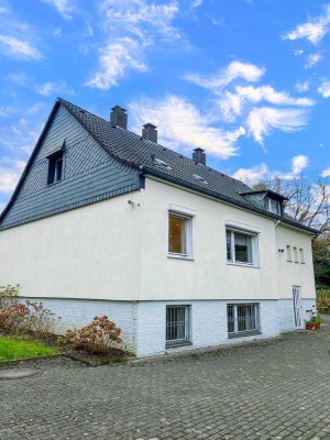 Einfamilienhaus mit Ausbaureserve, XXL-Grundstück und großen Parkflächen