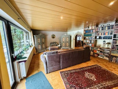 Helle 5-Zimmer-Wohnung mit Südterrasse und großem Garten