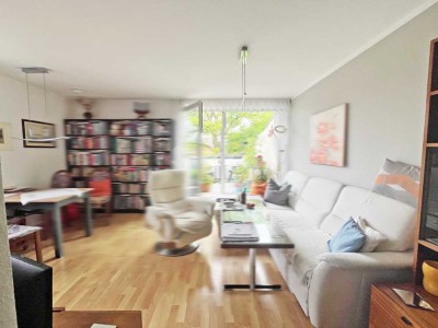 Hübsche Wohnung mit sehr großem, terrassenähnlichen Balkon in Berlin-Pankow