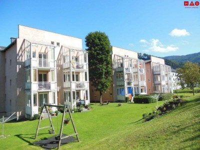 Hoher Erholungswert garantiert - idyllisch ruhiges und ländliches Wohnerlebnis steht für Sie bereit! Praktisch geschnittene 3 Raum Wohnung mit Loggia, Abstellraum und Parkplatz direkt vor der Haustür!