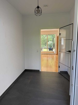 Uninähe: Helle 3-Zimmer-EG-Wohnung mit EBK und Garten in gepflegter Wohnanlage