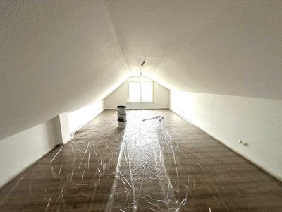 Helle drei Zimmer Dachgeschoss Wohnung in Mainz