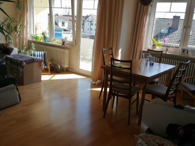 Gepflegte Wohnung mit zwei Zimmern sowie Balkon und Einbauküche in Radolfzell am Bodensee