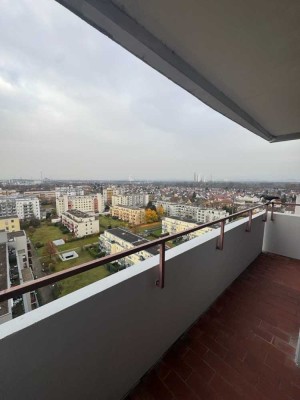 Traumhafte 3 Zimmer Wohnung mit unverbaubarem Panorama - Blick bis in den Schwarzwald