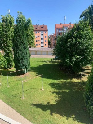 N-Maxfeld. Top Lage, ruhig und grün. 1. OG mit schönem Balkon.