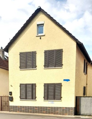 Ober-Mörlen: Gepflegtes 2 FH mit Garten in der Ortsmitte!