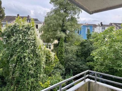 Attraktive 4-Zi.-Wohnung mit Balkon u. TG-Stellplatz  in rückwärtiger Lage im begehrten Gete-Viertel