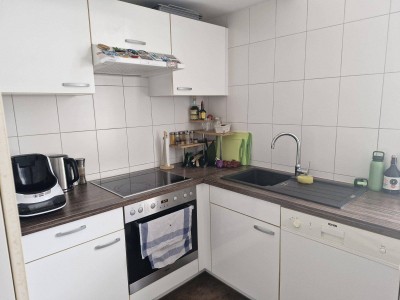 Hübsche 2 Zimmer Wohnung mit Balkon in wunderschöner Altbauvilla