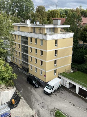 *ERSTBEZUG nach Renovierung* Penthouse in Grünwald
