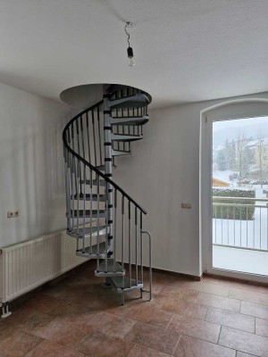 Hübsche 1-Zimmer-Maisonette-Wohnung mit Balkon und EBK in Berga-Wünschendorf