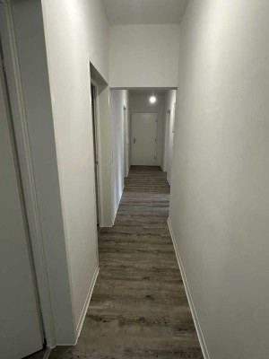 Erstbezug nach Sanierung ! Wunderschöne 4 Zimmer-Wohnung.