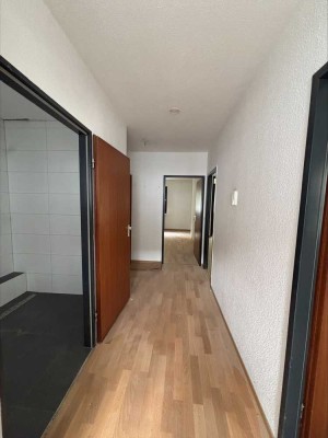 2 Zimmer-Wohnung im 1. Obergeschoss - zentral in Siegen-Weidenau mit Balkon und Aufzug