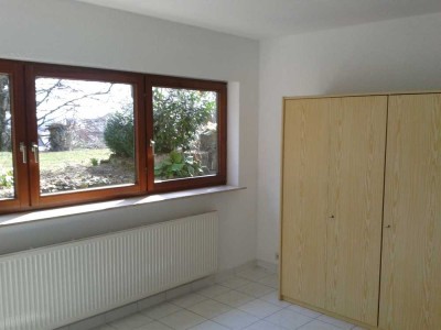 Schöne 2-Zimmer-Souterrain-Wohnung mit Balkon und Einbauküche in Leimen