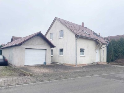 Steinweiler: Einfamilienhaus mit Garage und Garten