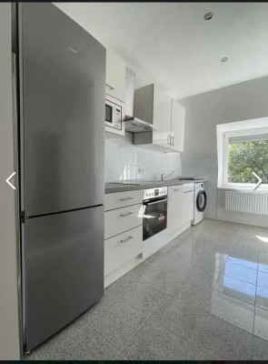 Helle 3 Zimmer Altbau- Wohnung in MHH nähe für Berufstätige, mit Einbauküche und Glasduschenbad