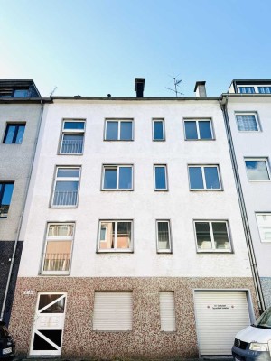 ERSTBEZUG ! Sanierte 3 Zimmer Wohnung mit Balkon und Garage in guter, zentraler Lage von Krefeld