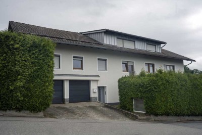 Geräumiges, günstiges Mehrfamilienhaus im bayerischen Wald