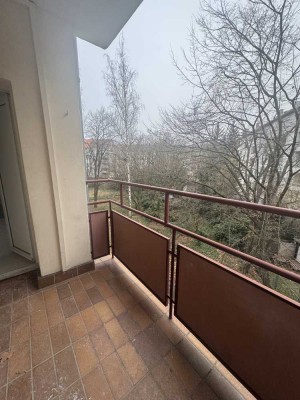 4-Zimmer-Wohnung mit Balkon