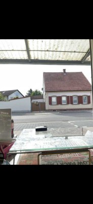 � Charmantes, sanierungsbedürftiges 8-Zimmer-Haus mit großem Grundstück in Mutterstadt