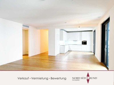 Moderne Wohnung im Luxussegment. 130,8 m². 3 Zimmer. Offene Design-Küche. Lift. Balkon.