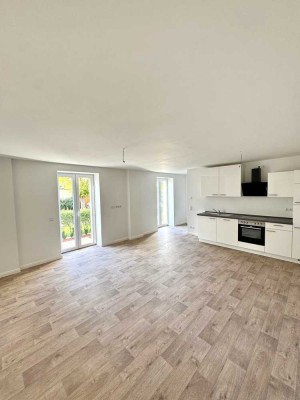 Erstbezug nach Sanierung mit EBK und Terrasse: schöne 2,5-Zimmer-Wohnung in Seddiner