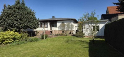 Wohnen auf einer Ebene: geräumiger Bungalow mit großzügigem Grundstück in Mosigkau