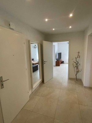 *von Privat* Exklusive 6-Raum-Wohnung mit Balkon und Einbauküche in Stuttgart