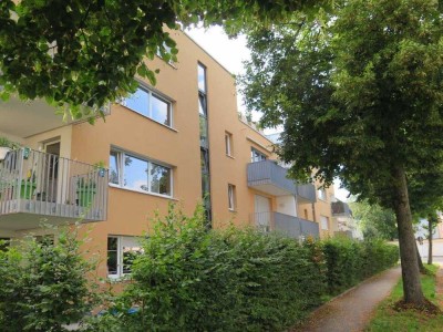 Komfortable Wohnung mit Aufzug, gut ausgestatteter Einbauküche und großzügigem Balkon!