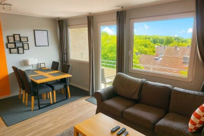 Einziehen und wohlfühlen: frisch sanierte 2-Zimmer-Wohnung mit Loggia und Uni-Nähe