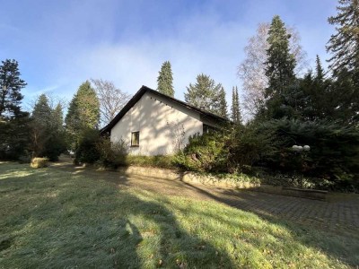 Einzigartiges Grundstück ... Einfamilienhaus mit Hallen auf einem parkähnlichem Grundstück