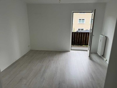 Helle, sanierte 2,5 Zimmer-Wohnung in zentraler Lage mit Balkon