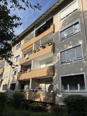 Vollständig renovierte 3 Zimmerwohnung mit Balkon in Frankfurt