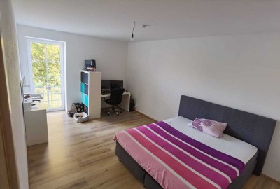 950 € - 120 m² - 6.0 Zi. 
Wir vermieten eine moderne 6 Zimmerwohnung.  Ohne Küche. (Thermostate)