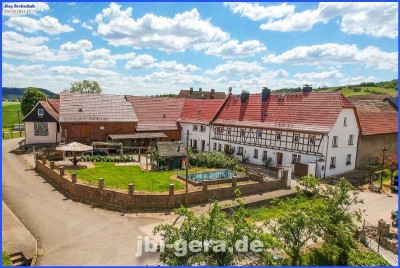 Zwei-Familienhaus,1 Büro, 50 qm Studio zum Wohnen und Arbeiten, 9,54 kW Photovoltaik