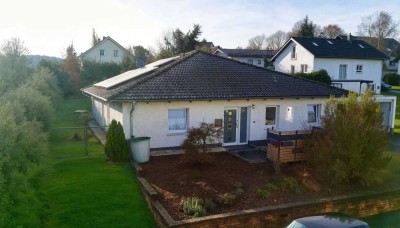 Ihr neues Zuhause: energieeffizienter Bungalow KFW 70 - mit Photovoltaik und Wärmepumpe BJ 2013