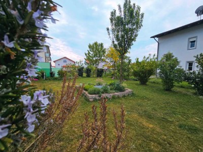 ... Moderne, geräumige 3-Zimmer-Wohnung mit Terrassen und eigenem Garten in ruhiger Wohnlage ...