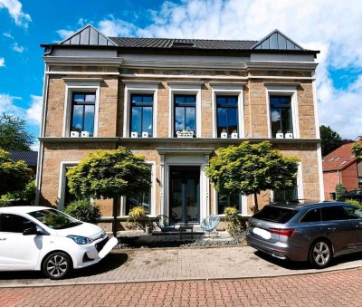 Erstbezug: Luxuriöse 4,5 Zimmer Wohnung mit Südbalkon