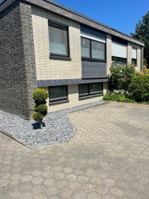 Günstige 5,5-Raum-Doppelhaushälfte mit gehobener Innenausstattung in Willich /Anrath Willich