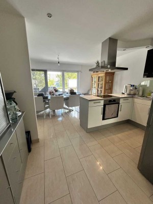 Ansprechende und neuwertige 5-Raum-Maisonette-Wohnung mit geh. Innenausstattung mit EBK in Jüchen